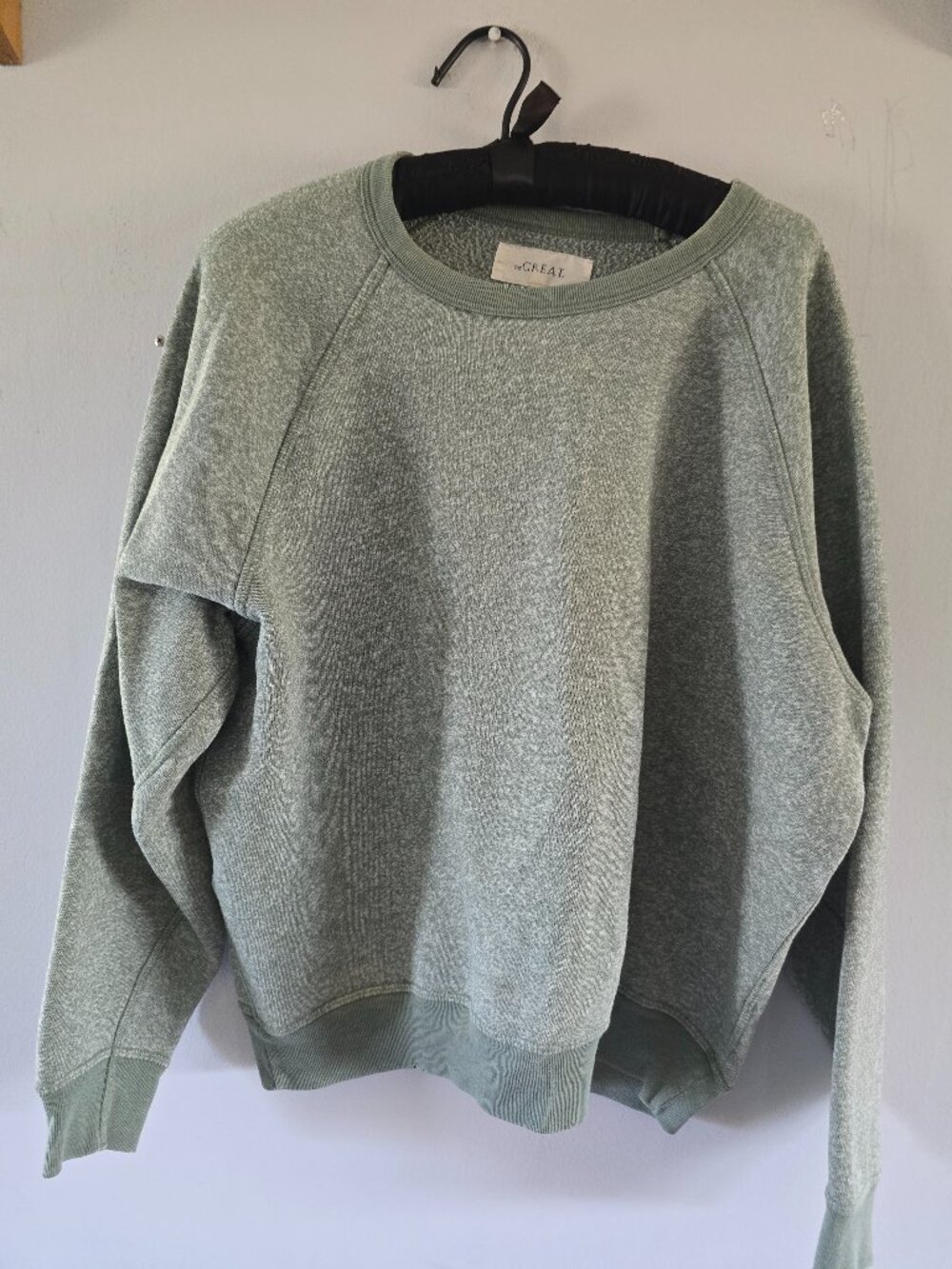 THE GREAT. Distressed Raglan Sleeve Sweatshirt in Heathered Green Size 2